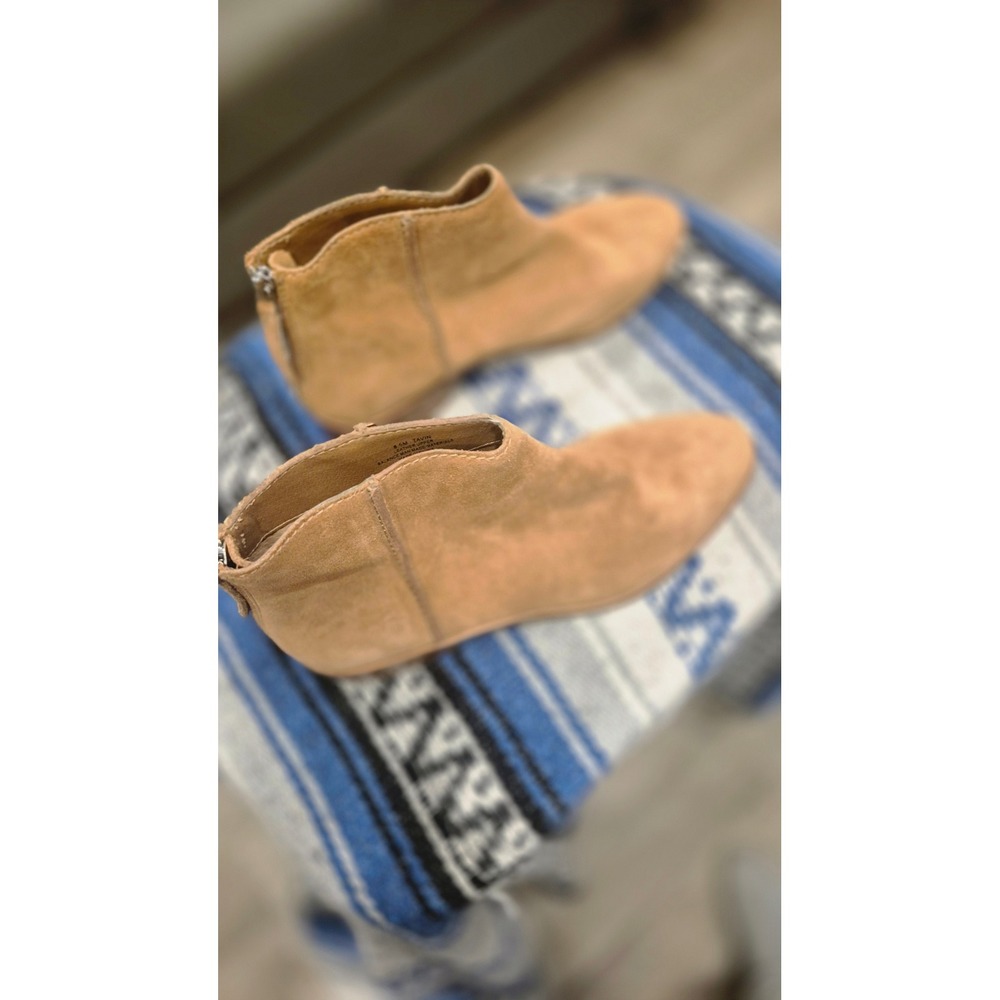 DOLCE VITA Tavin Tan Suede Ankle Boots Pointed Toe Back Zip Womens 8.5M - Picture 7 of 9